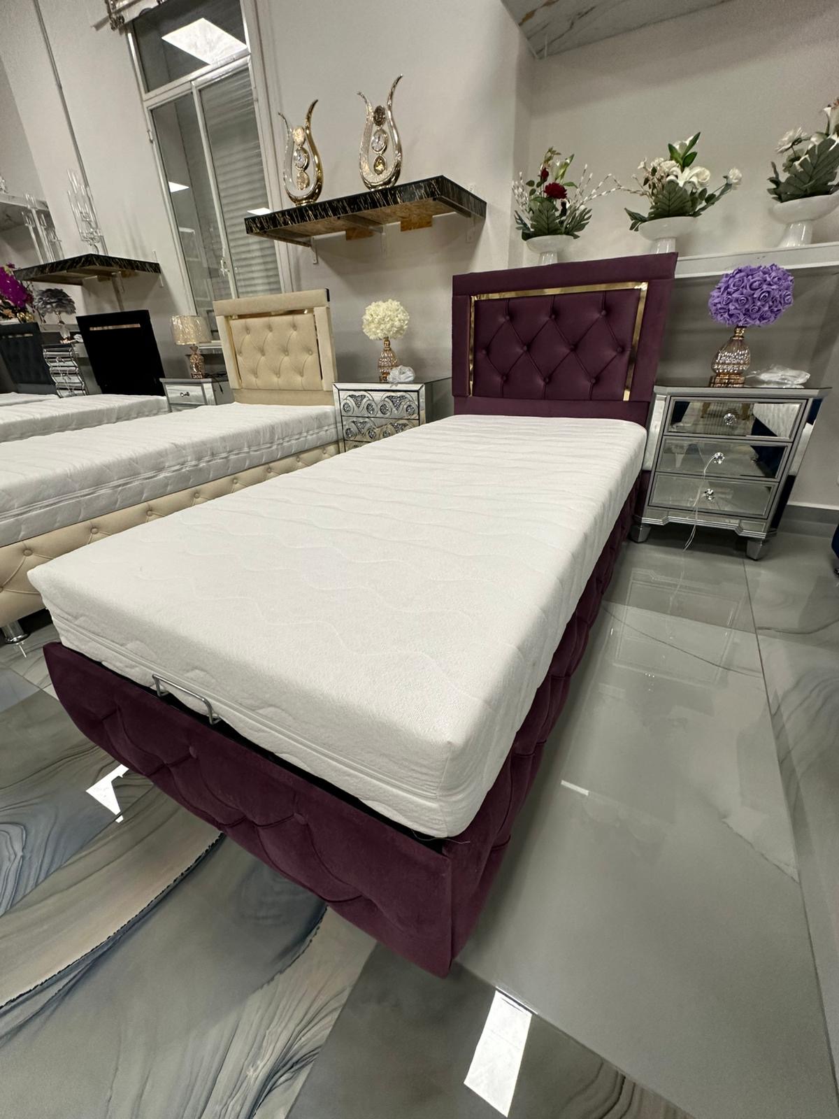 Letto Singolo Prugna · capitonné oro