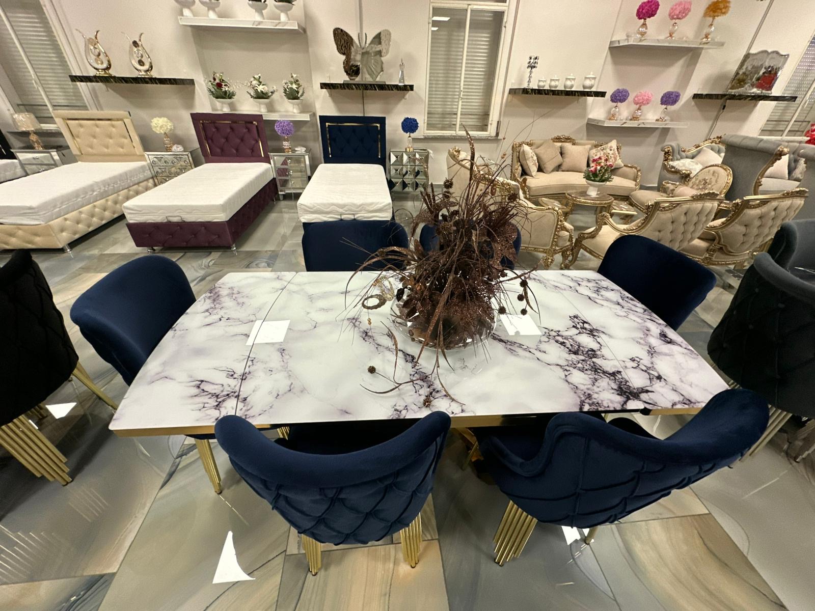 Tavolo Marmo Viola · 6 sedie blu navy