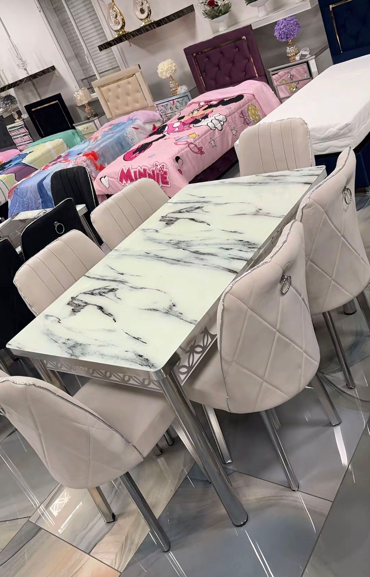 Tavolo Marmo Bianco · 6 sedie tortora
