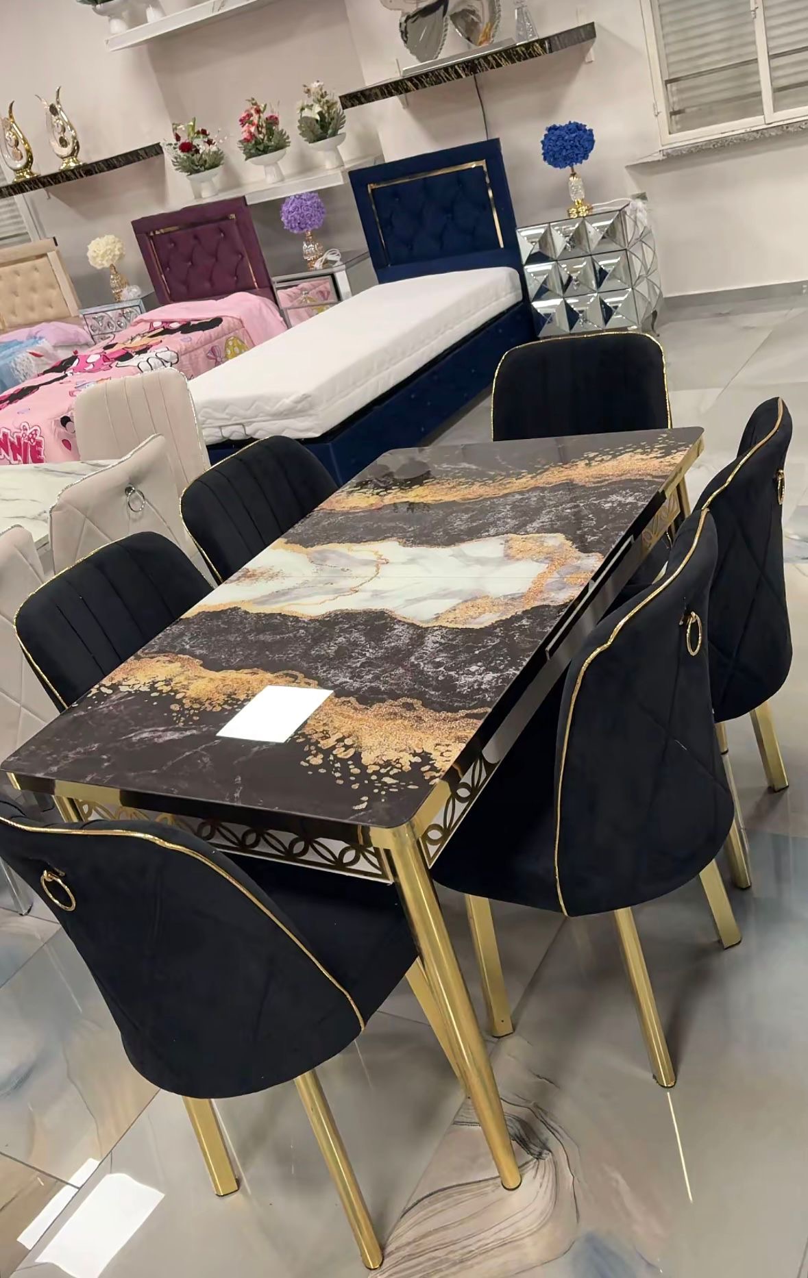 Tavolo Marmo Nero Oro · 6 sedie nere