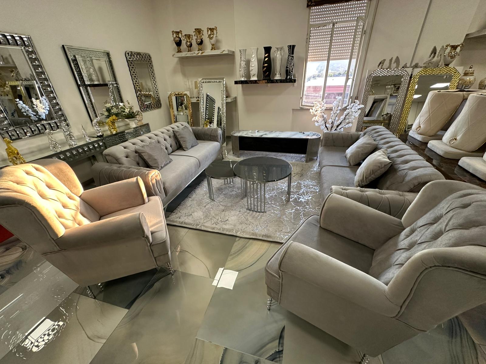 Salotto Grigio Chiaro · capitonné cromo